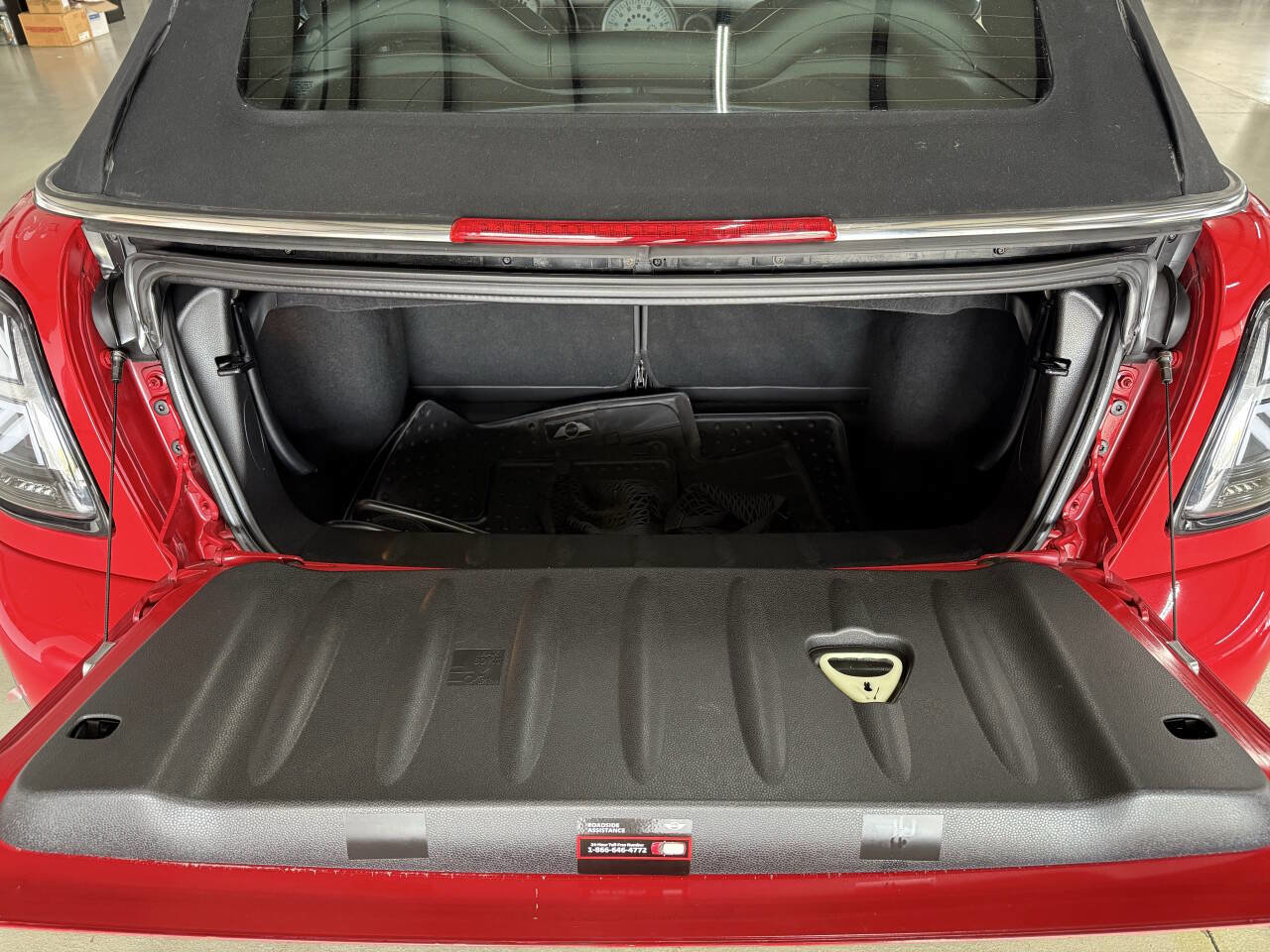 Used 2011 MINI Cooper Convertible image 32