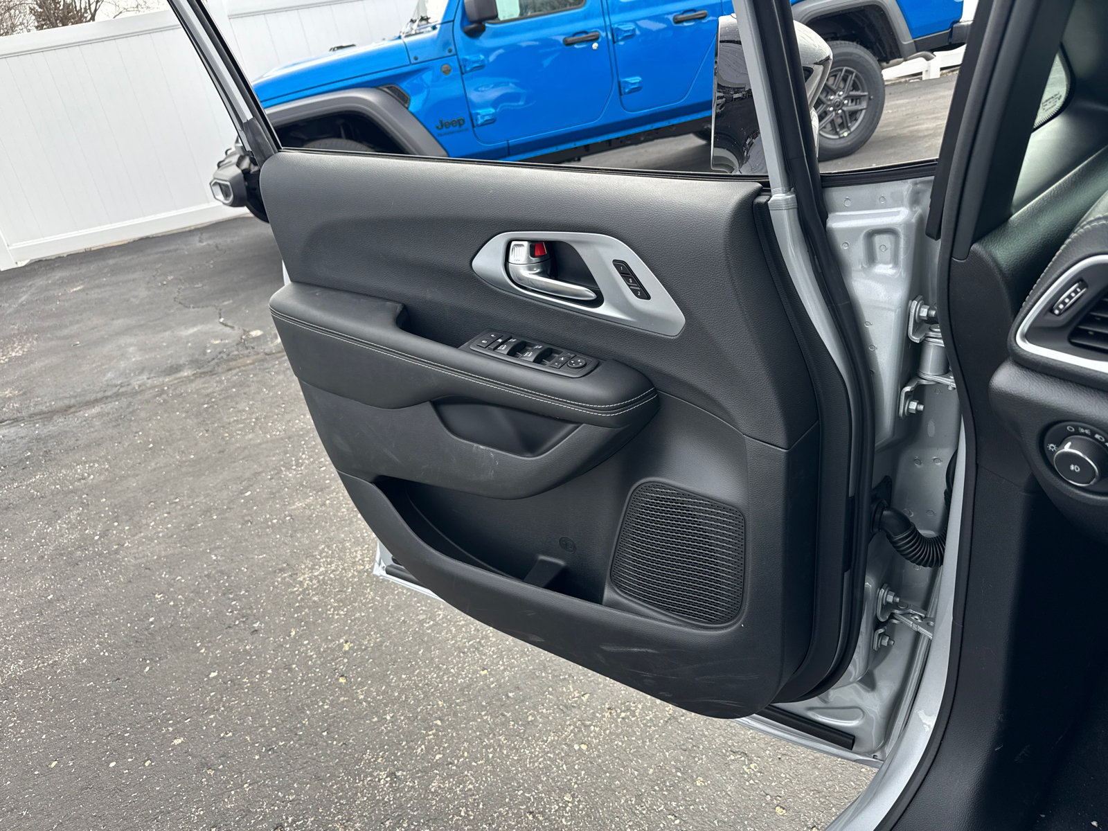 New 2026 Chrysler Pacifica Limited w/ S Appearance Package FWD image 17