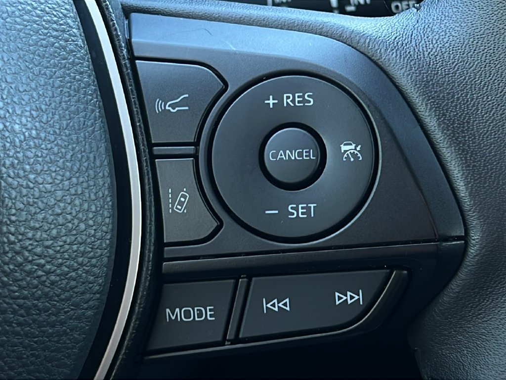 Used 2025 Toyota RAV4 XLE Premium FWD image 21