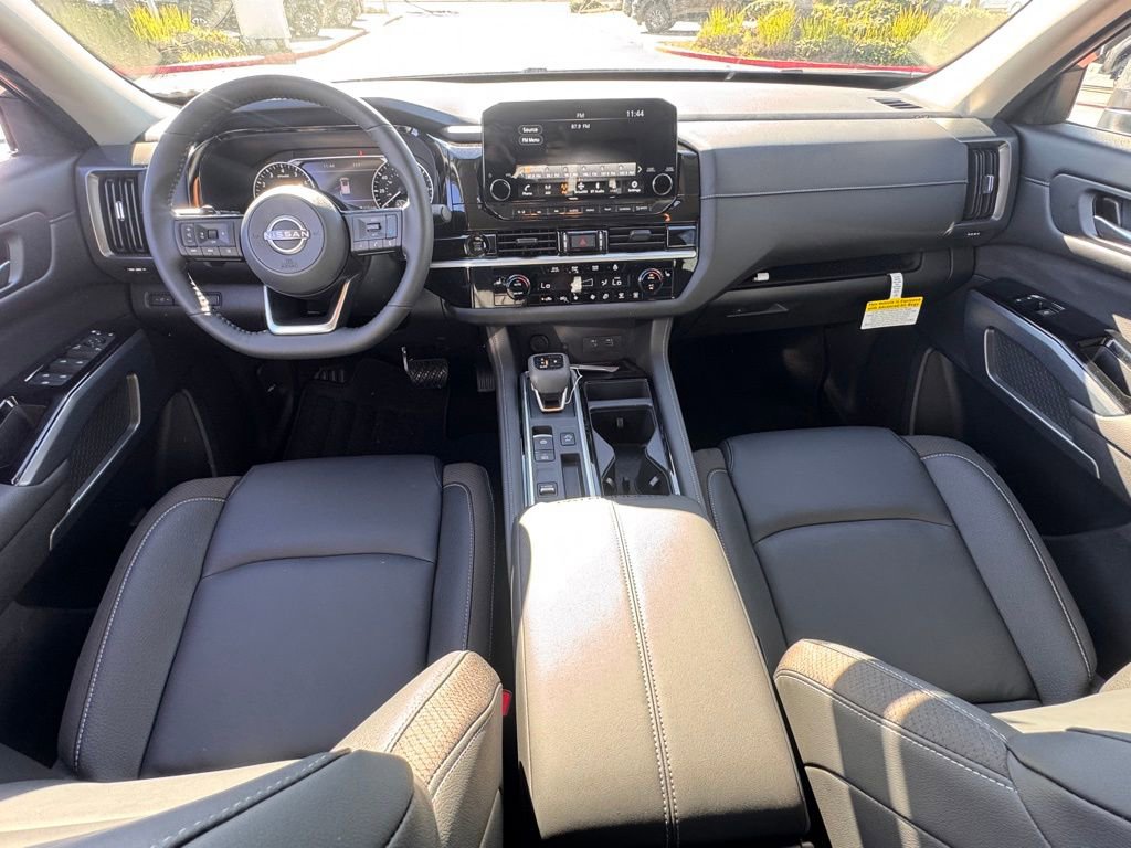 New 2025 Nissan Pathfinder SL image 11