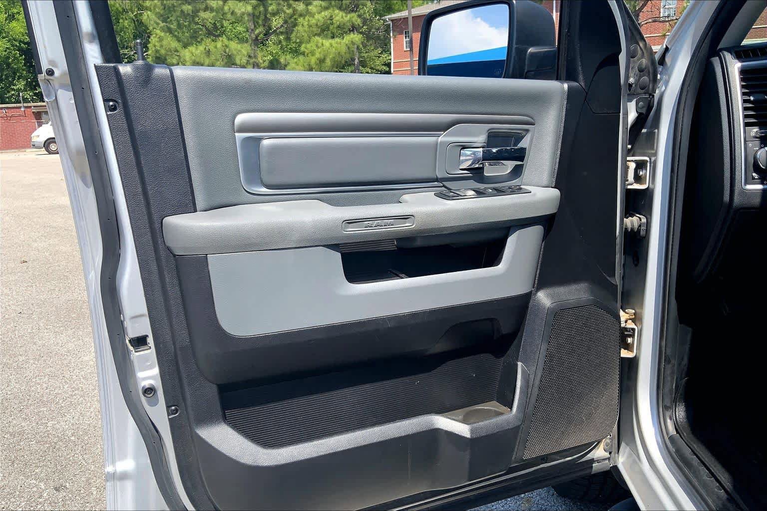Used 2015 RAM 1500 Classic SLT RWD image 22