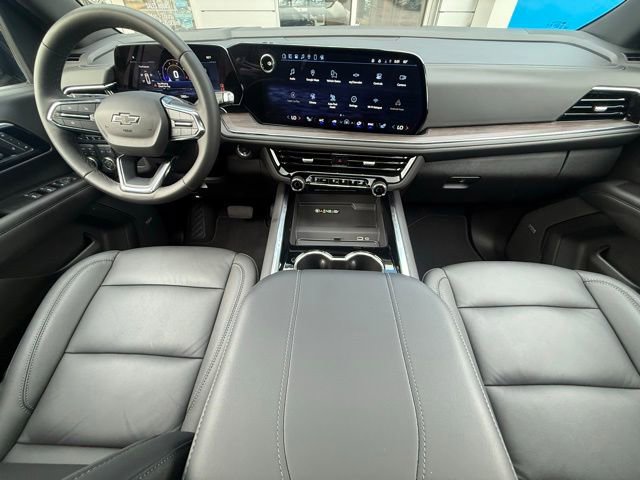 Used 2025 Chevrolet Suburban Z71 w/ Comfort Package image 24