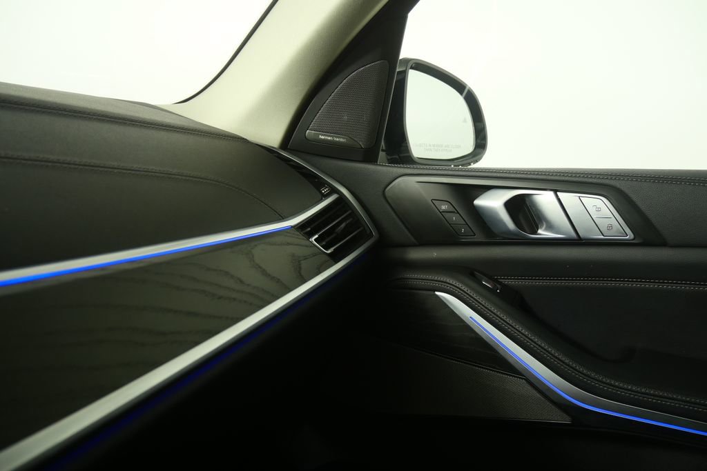 Used 2020 BMW X7 xDrive40i w/ Premium Package image 24