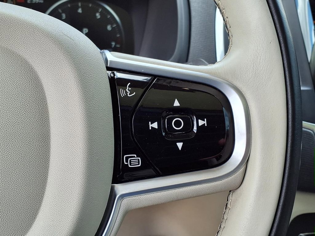 Used 2020 Volvo XC90 T5 Momentum w/ Protection Package Premier FWD image 33
