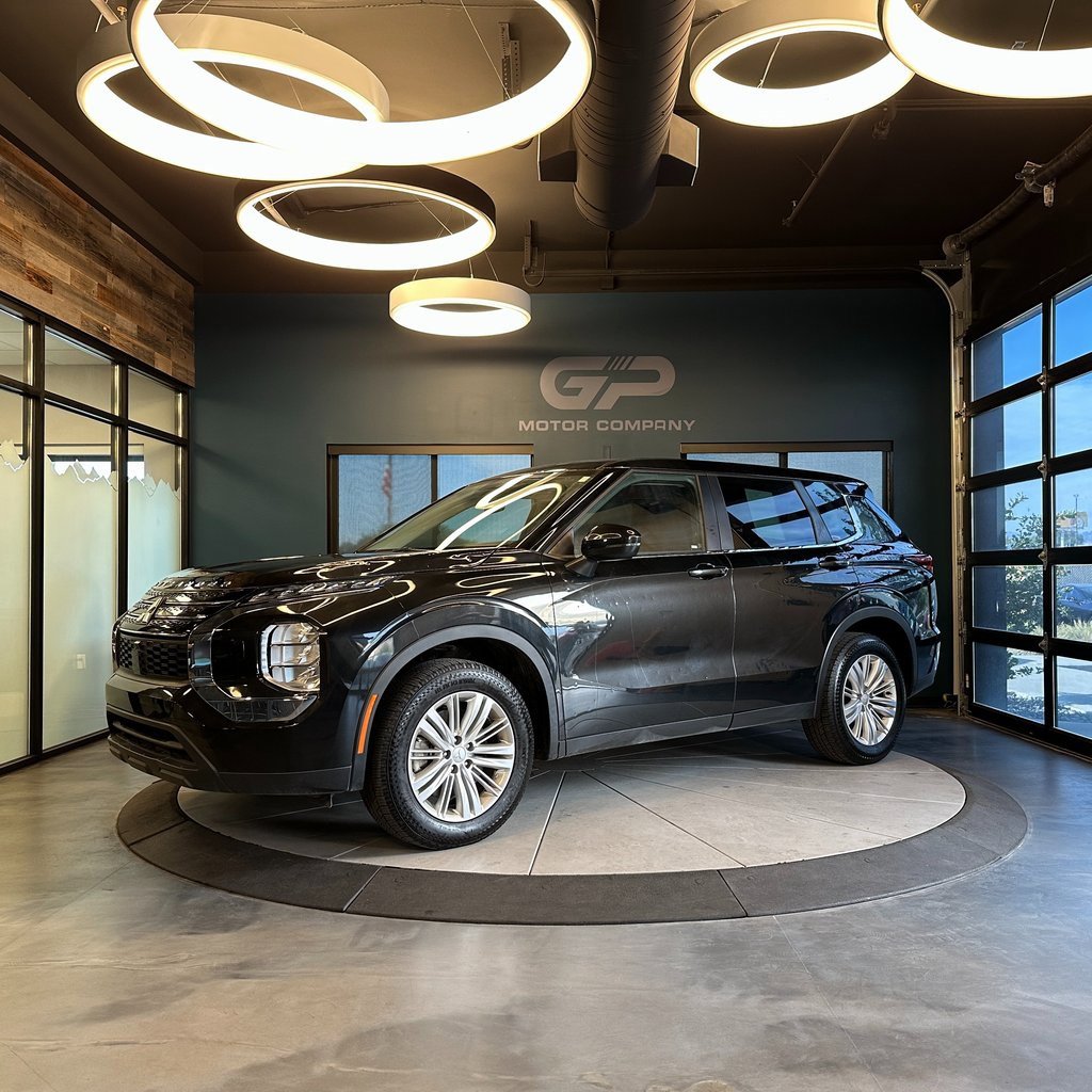 Used 2023 Mitsubishi Outlander ES image 7