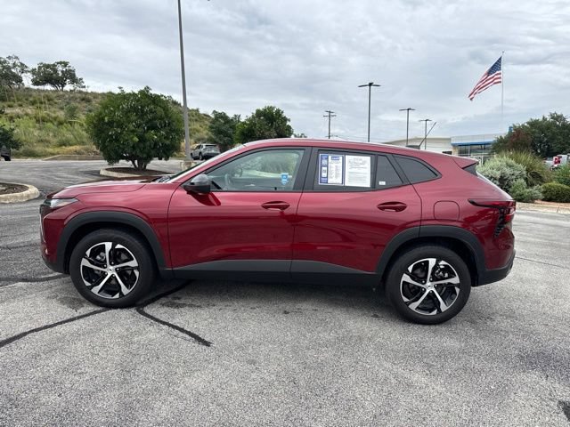 Certified 2025 Chevrolet Trax RS w/ Sunroof Package FWD image 9