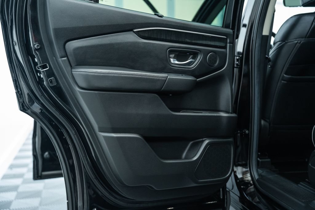 Used 2025 Honda Pilot Elite image 49
