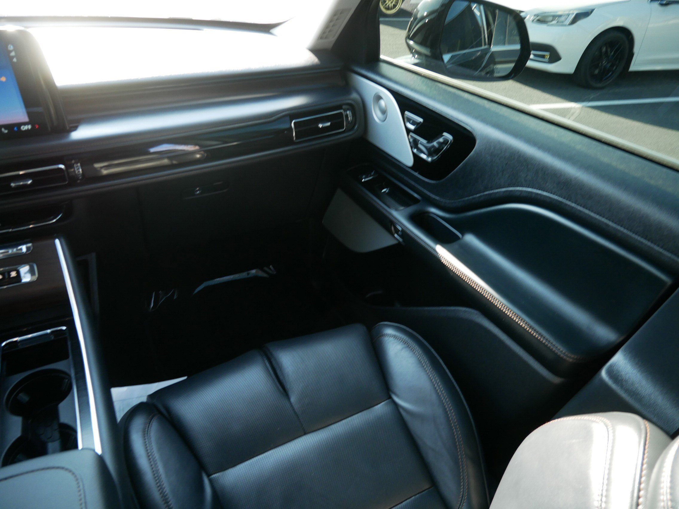 Used 2025 Lincoln Aviator Reserve w/ Equipment Group 201A image 11