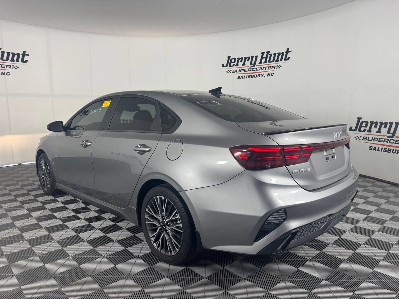 Used 2024 Kia Forte GT-Line FWD image 9