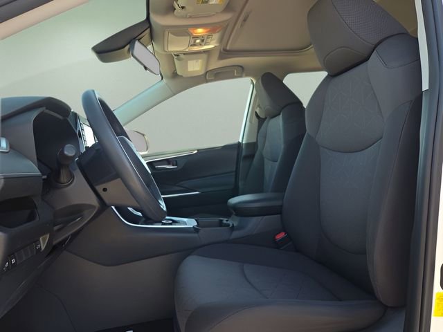 Used 2021 Toyota RAV4 XLE w/ Convenience Package image 9