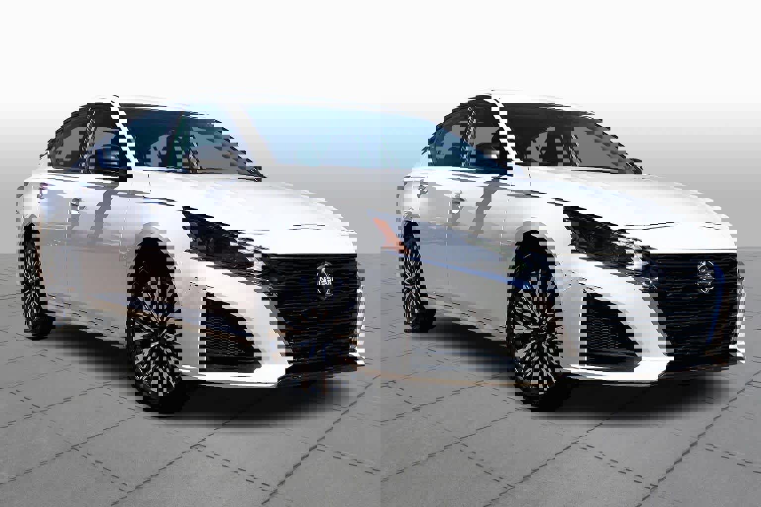 Used 2025 Nissan Altima 2.5 SV image 3