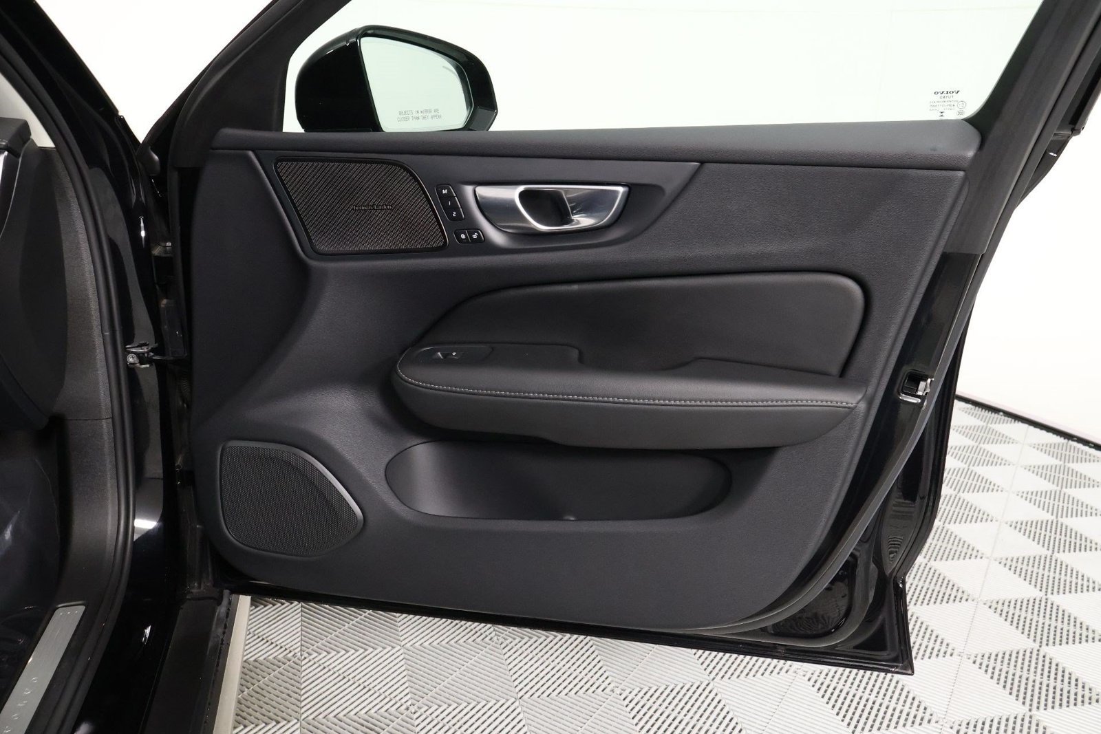 Certified 2024 Volvo V60 B5 Cross Country Ultimate w/ Protection Package Premier AWD/4WD image 21