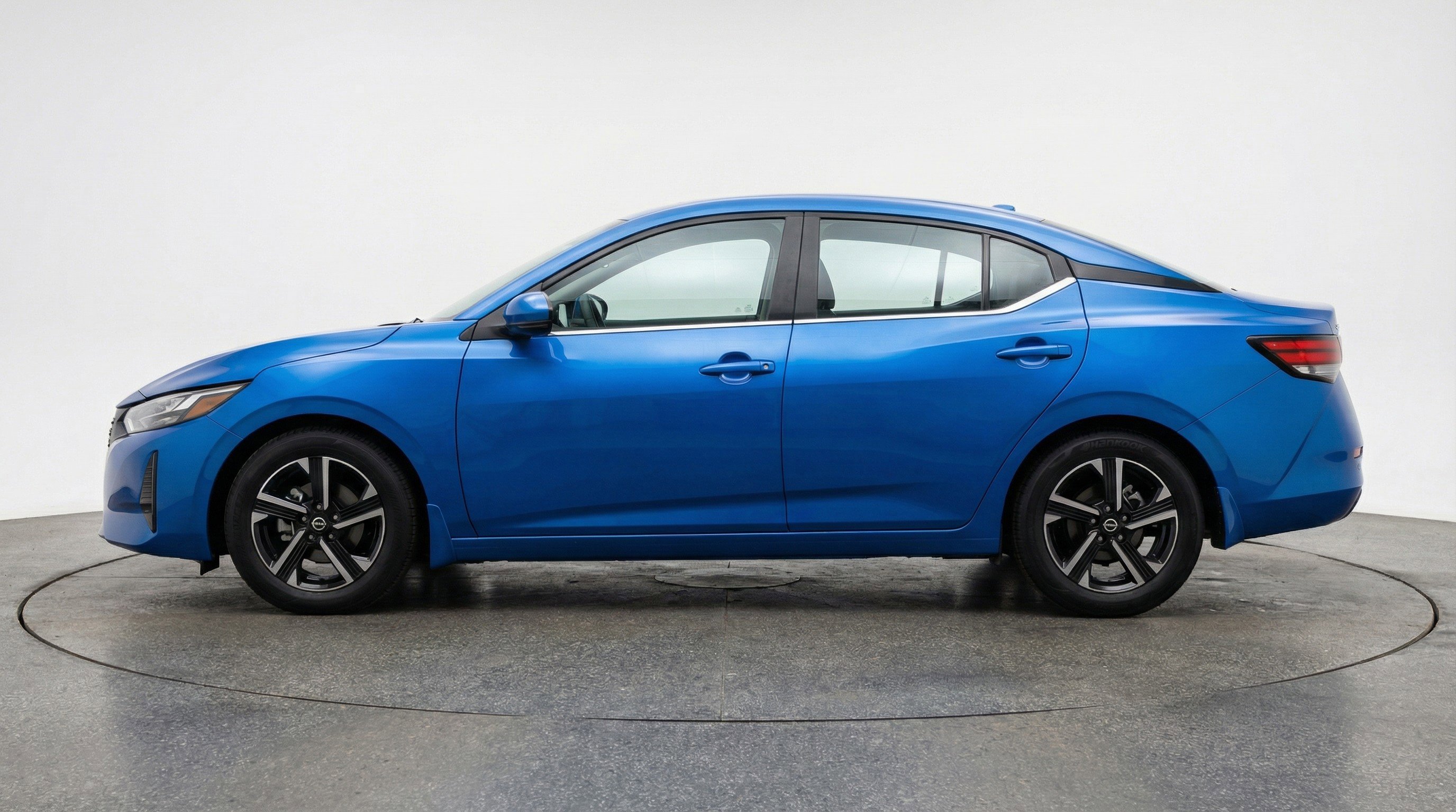 Used 2025 Nissan Sentra SV FWD image 5