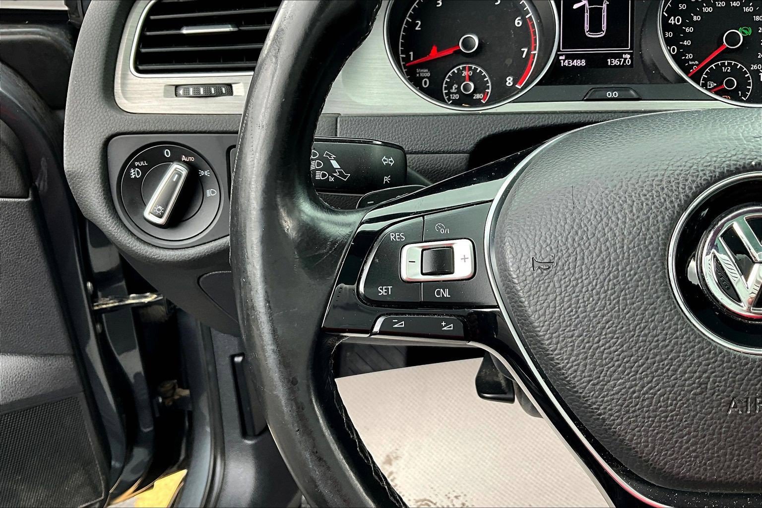 Used 2016 Volkswagen Golf SportWagen FWD image 11