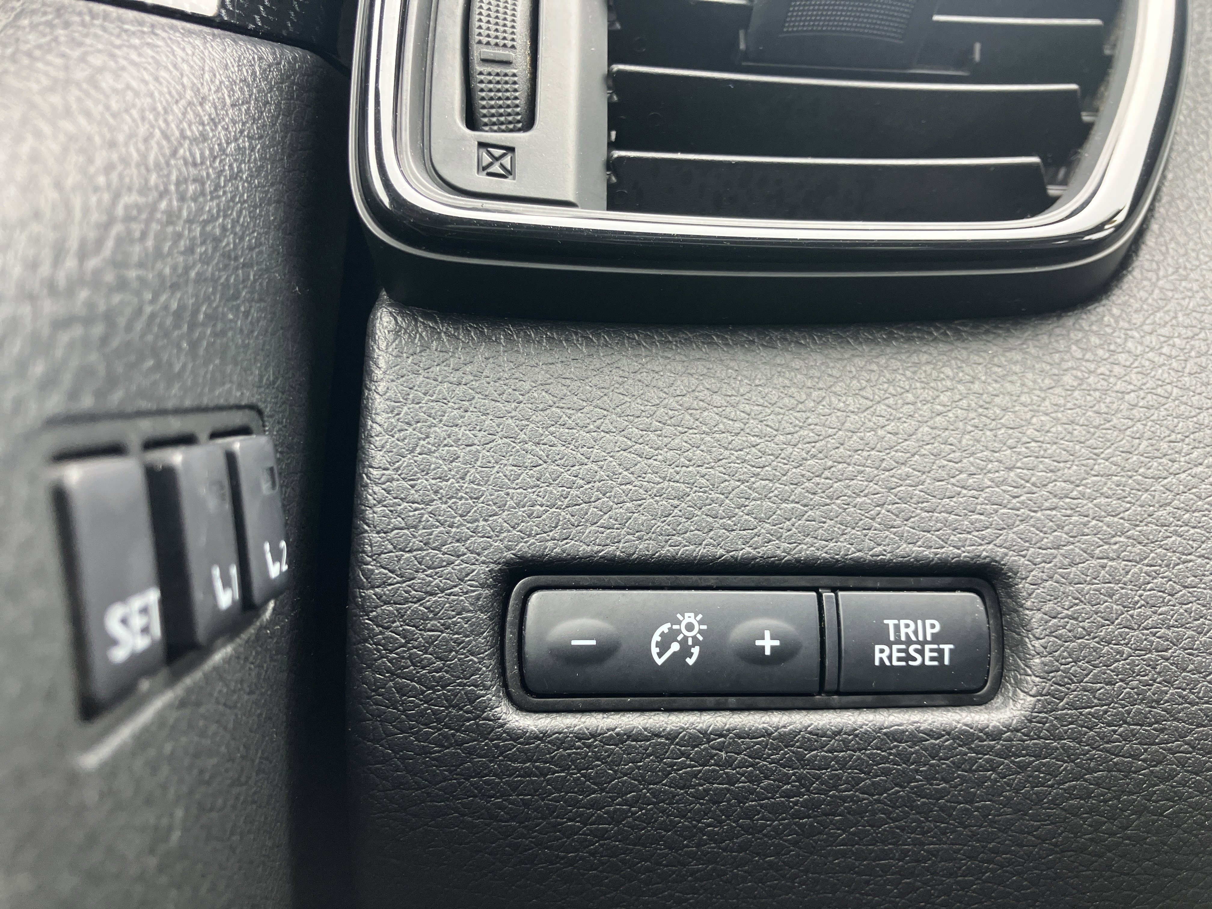 Used 2019 Nissan Rogue SL w/ Premium Package image 22