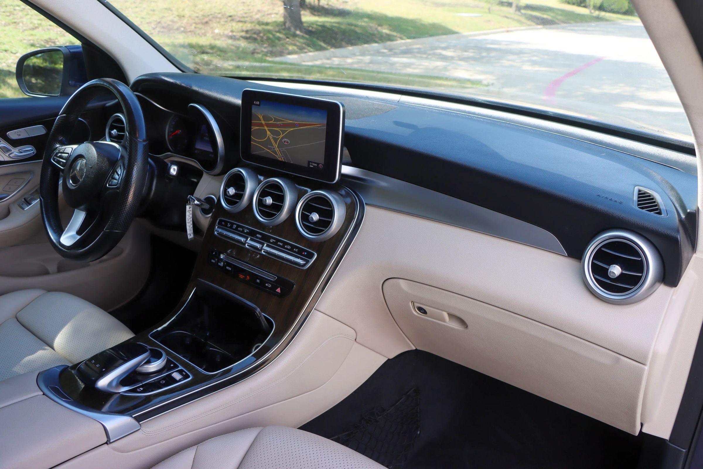 Used 2016 Mercedes-Benz GLC 300 w/ Multimedia Package image 23