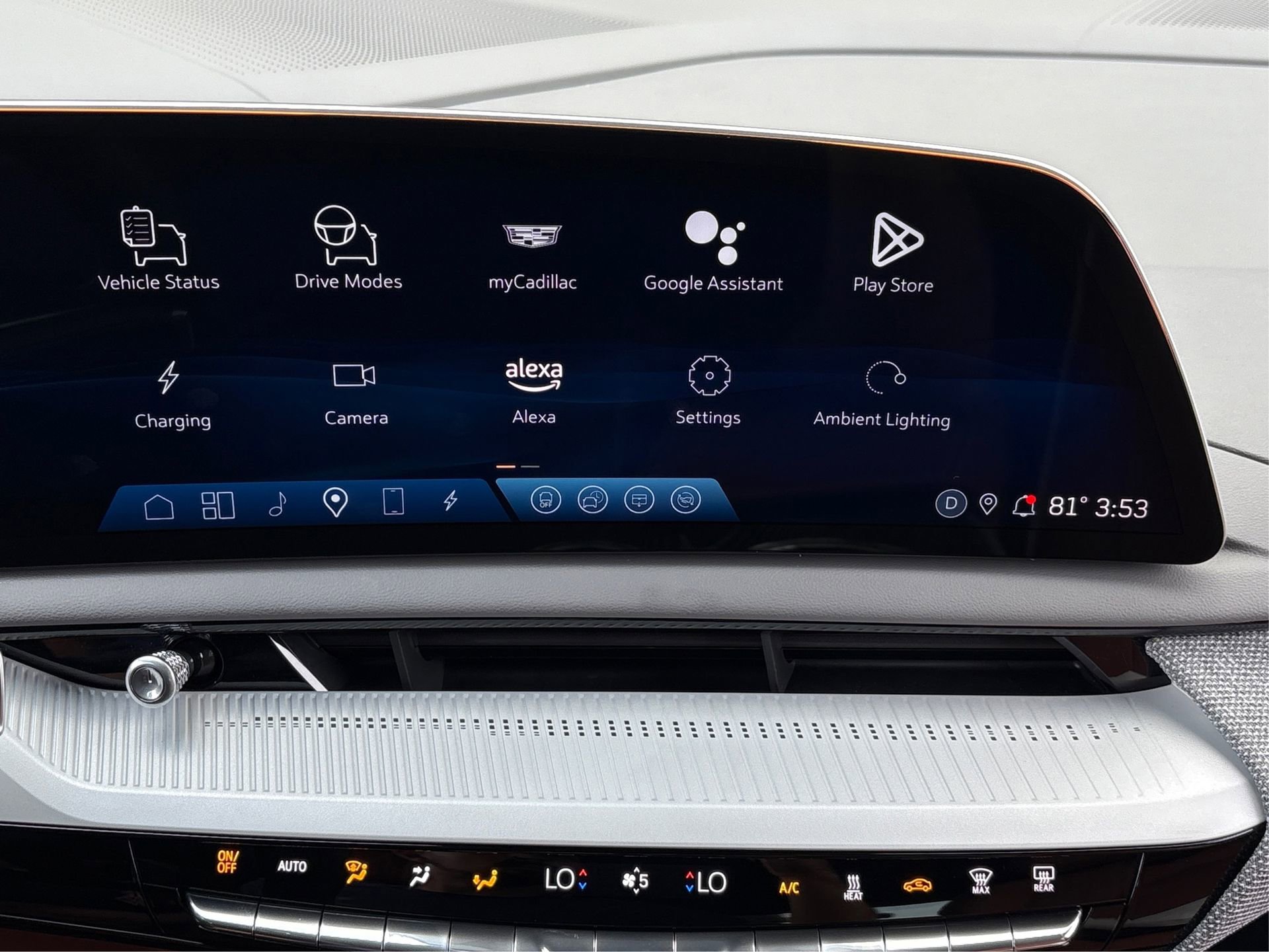 New 2025 Cadillac Optiq Luxury 2 image 24