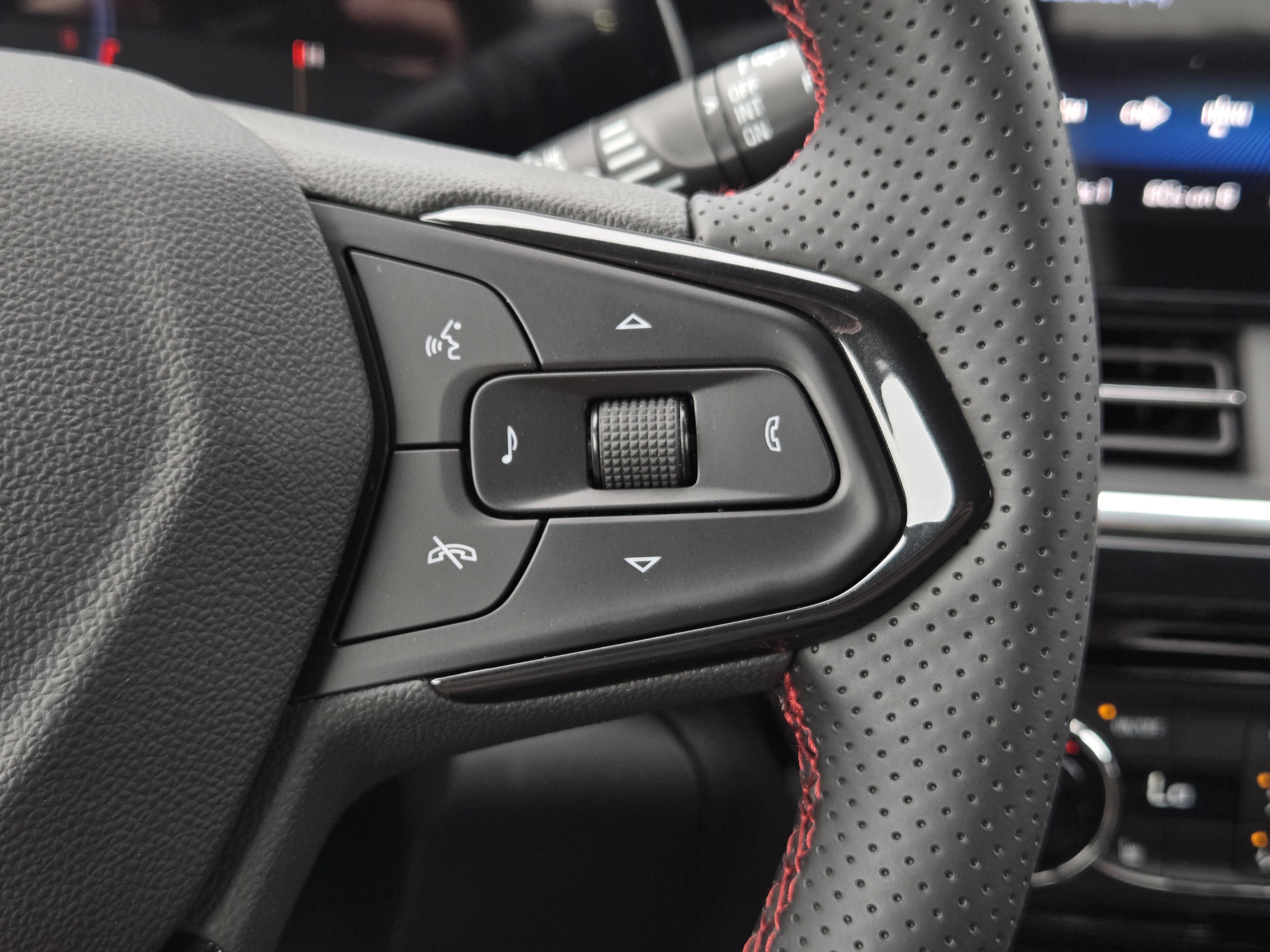 New 2026 Chevrolet Trax RS w/ Sunroof Package image 9