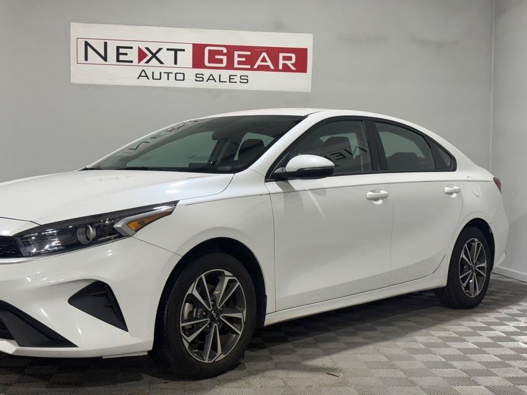Used 2023 Kia Forte LXS w/ LXS Technology Package FWD image 6
