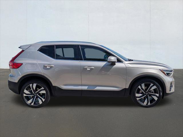 Used 2023 Volvo XC40 B5 Plus w/ Driver Assist Package AWD/4WD image 6