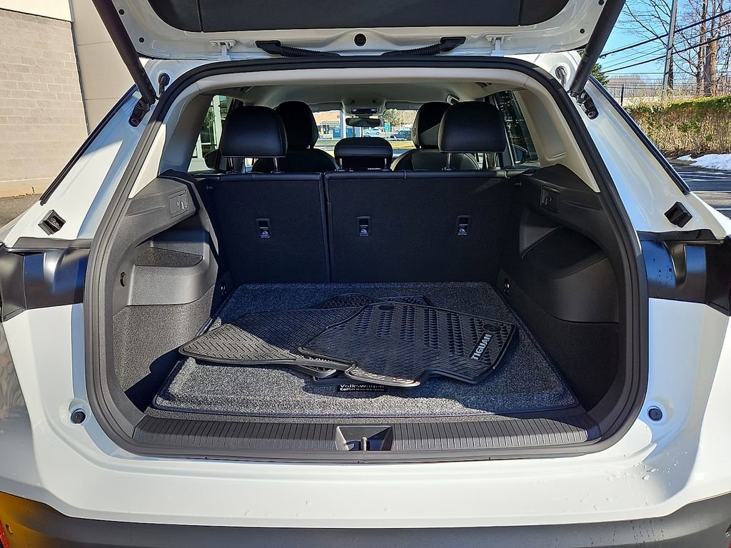 Certified 2025 Volkswagen Tiguan SE image 29