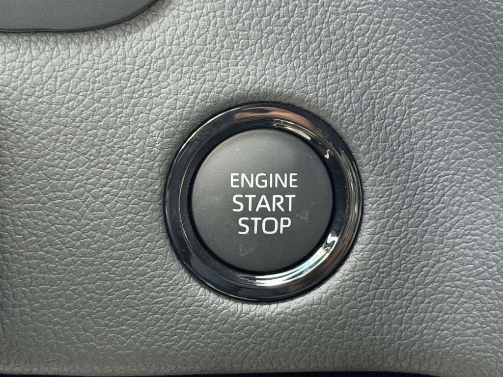 Used 2026 Toyota Tundra Limited AWD/4WD image 7