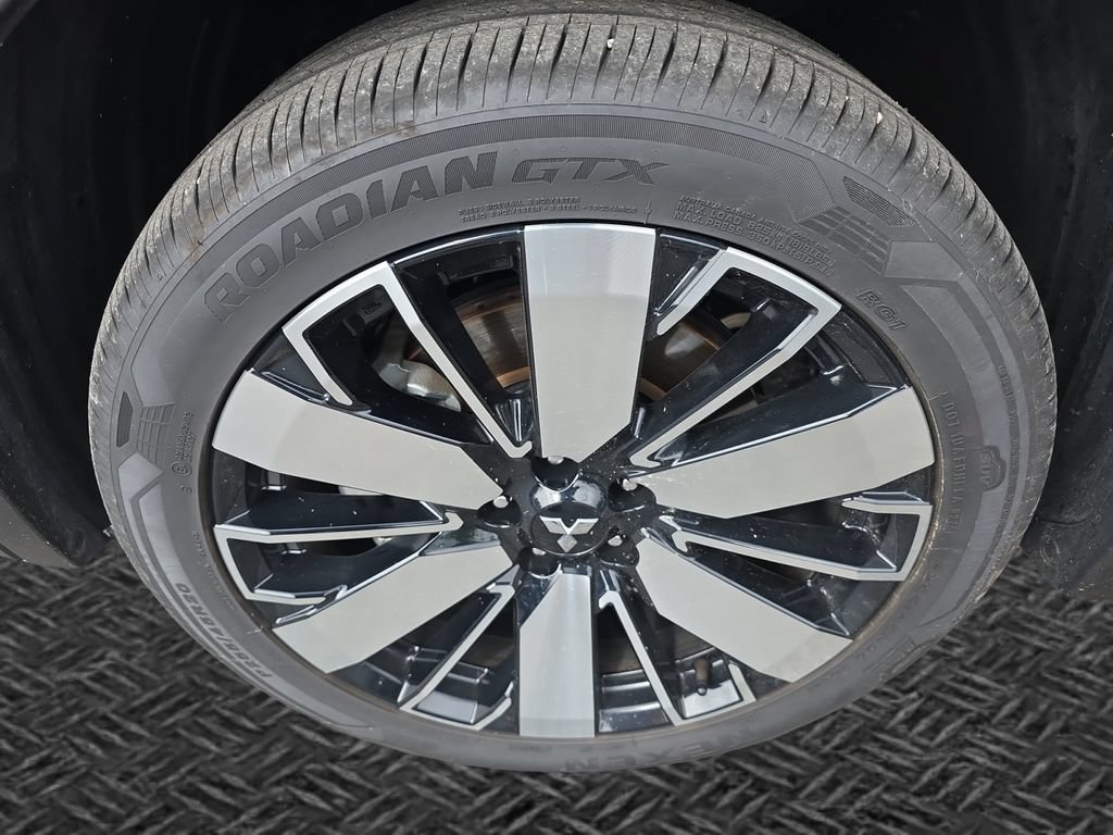 Used 2025 Mitsubishi Outlander SE FWD image 11