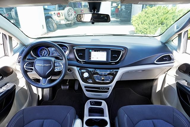 Used 2022 Chrysler Voyager LX FWD image 19