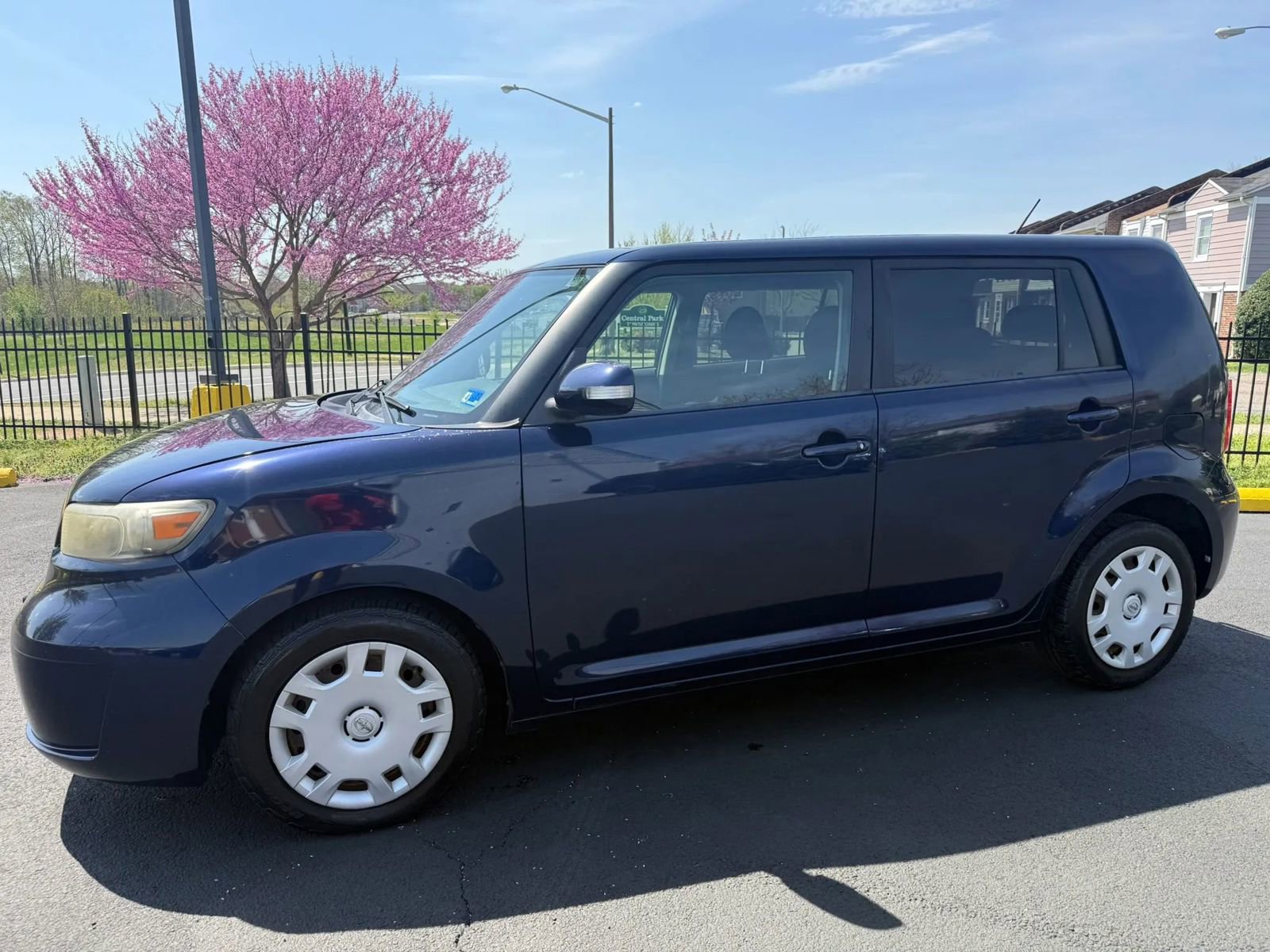 Used 2008 Scion xB FWD image 1