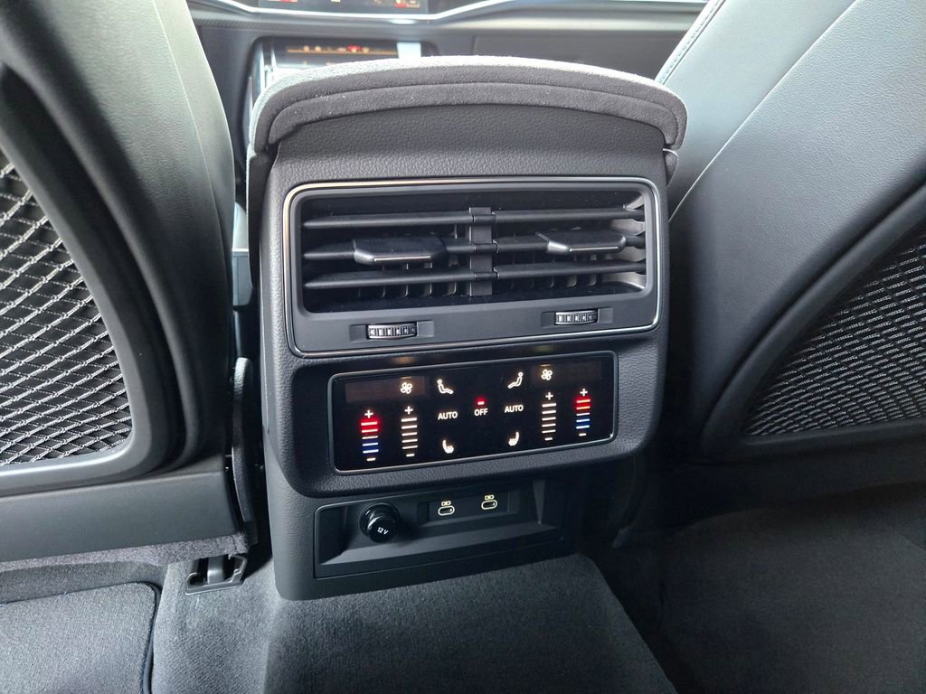 New 2026 Audi RS Q8 performance image 11