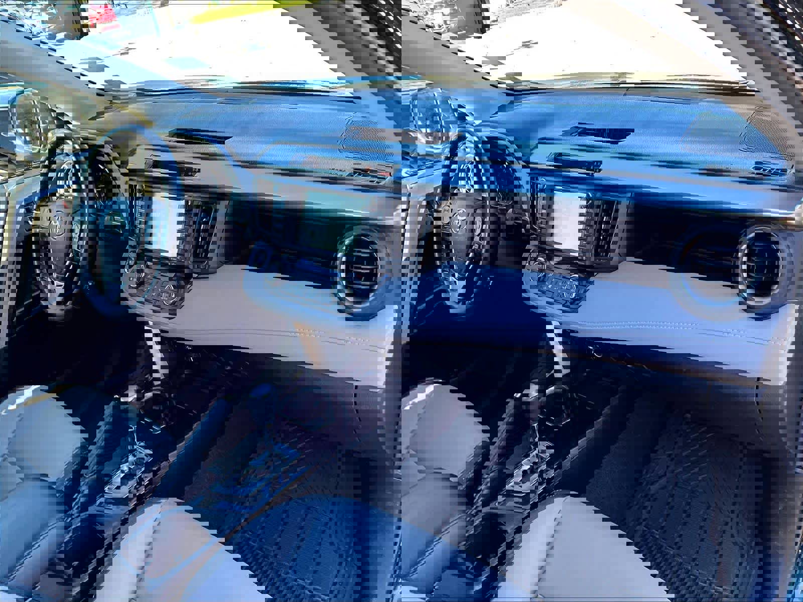 Used 2018 Toyota RAV4 Limited image 14