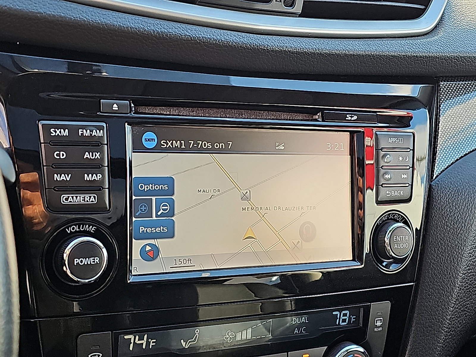 Used 2016 Nissan Rogue SL w/ SL Premium Package image 17