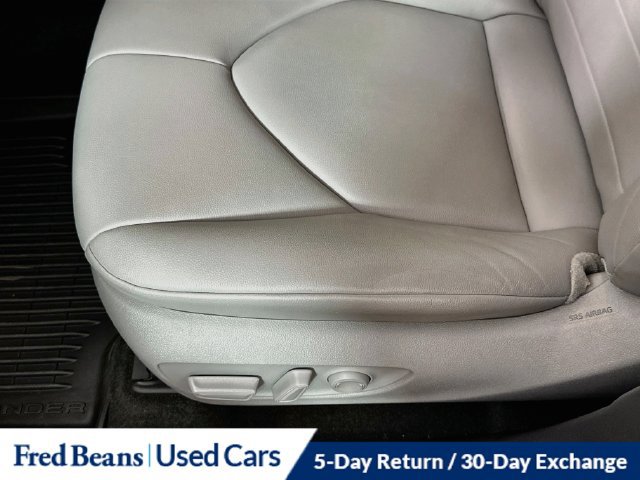 Used 2023 Toyota Highlander XLE AWD/4WD image 25
