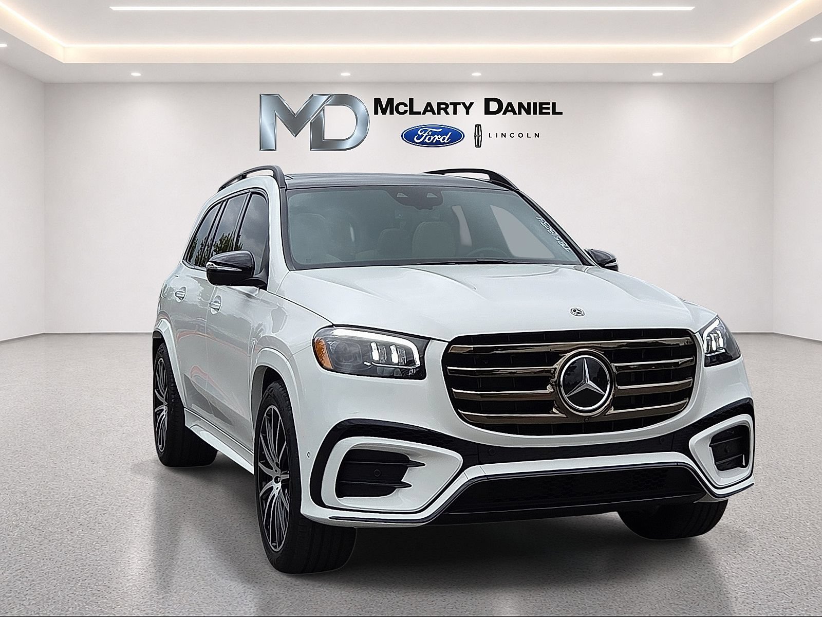 Used 2026 Mercedes-Benz GLS 450 4MATIC image 1