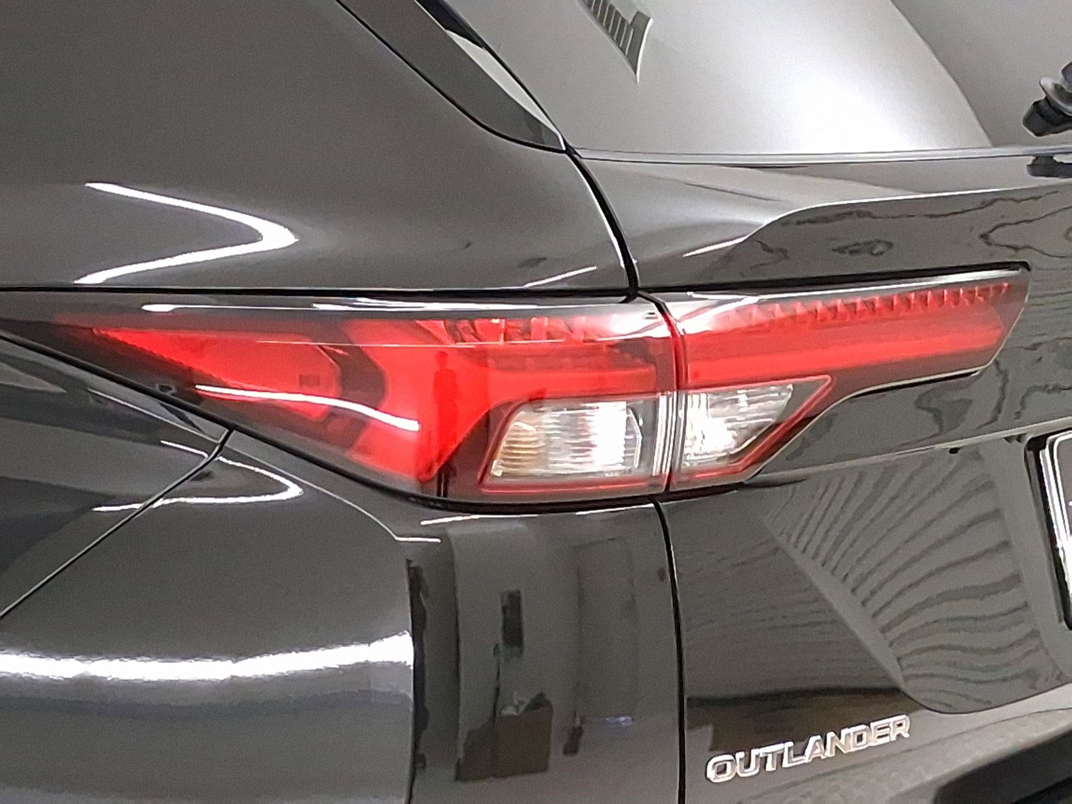 Used 2024 Mitsubishi Outlander SE image 11