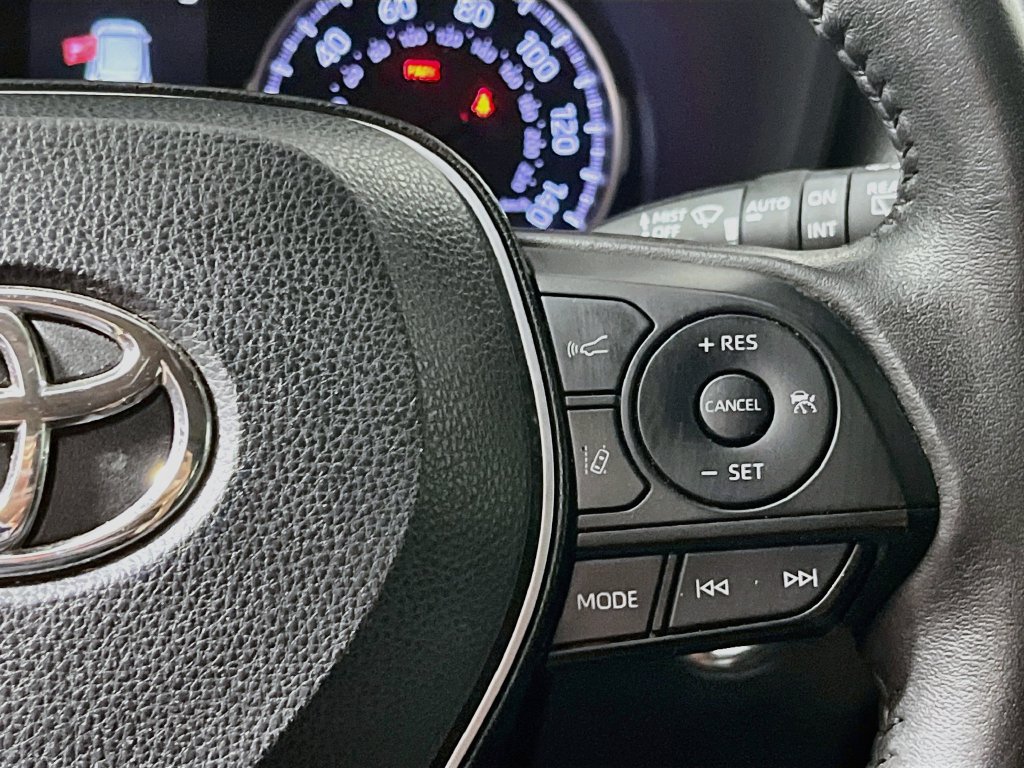 Used 2021 Toyota RAV4 XLE w/ Convenience Package FWD image 17