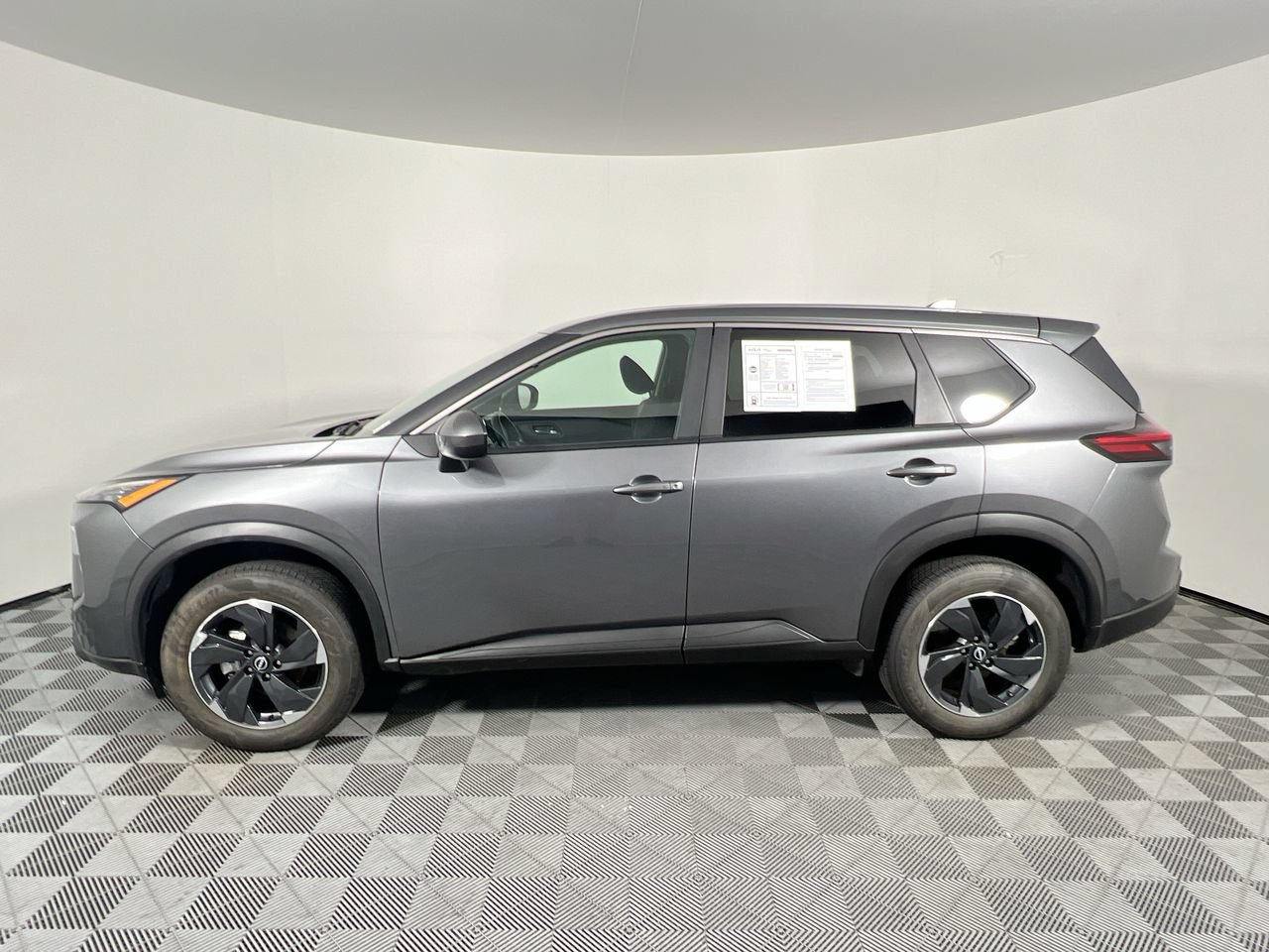 Used 2024 Nissan Rogue SV FWD image 6