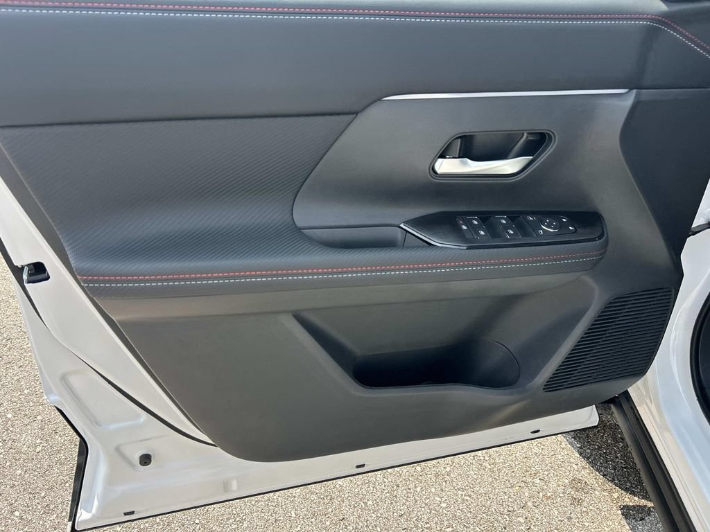 New 2026 Nissan Kicks SR w/ SR Premium Package FWD image 15