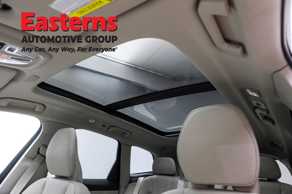 Used 2022 Volvo XC60 B6 Inscription image 34