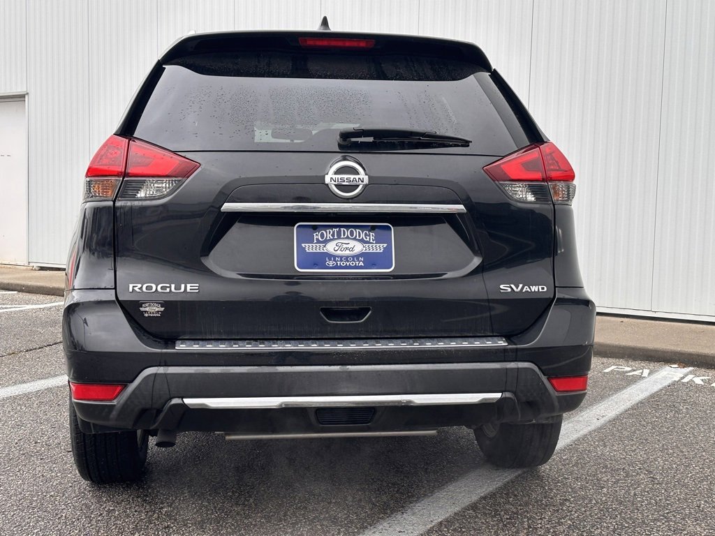 Used 2018 Nissan Rogue SV w/ Premium Package image 4
