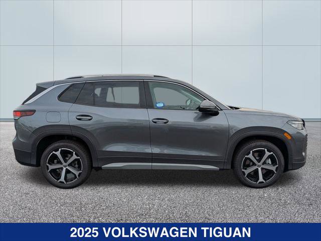 New 2025 Volkswagen Tiguan SE AWD/4WD image 6