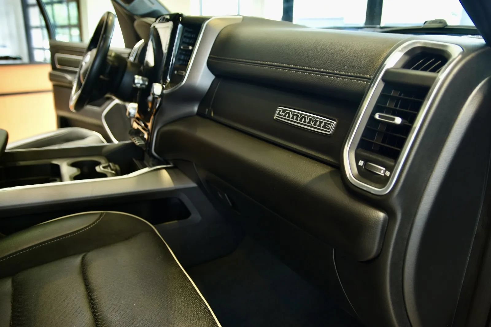 Used 2023 RAM 1500 Laramie AWD/4WD image 26