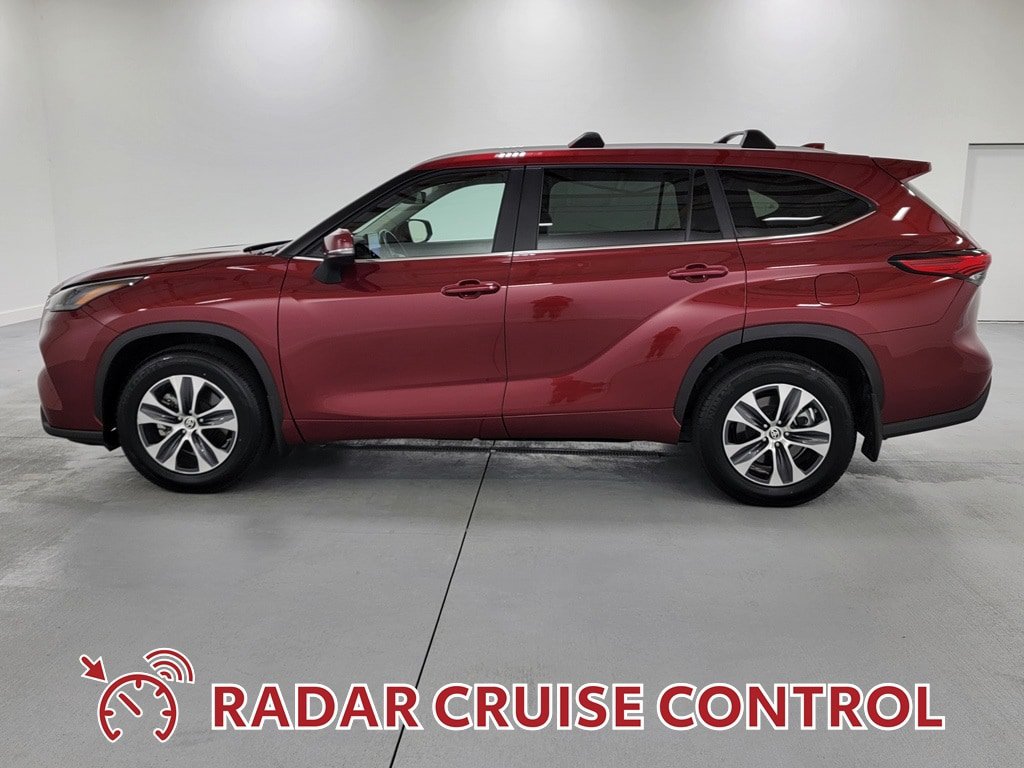 Used 2023 Toyota Highlander XLE AWD/4WD image 5