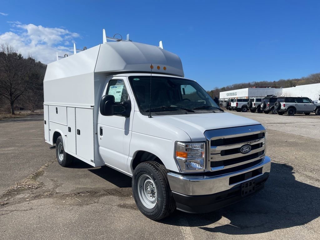 New 2026 Ford E-350 and Econoline 350 Super Duty w/ Power Equipment Group RWD image 8