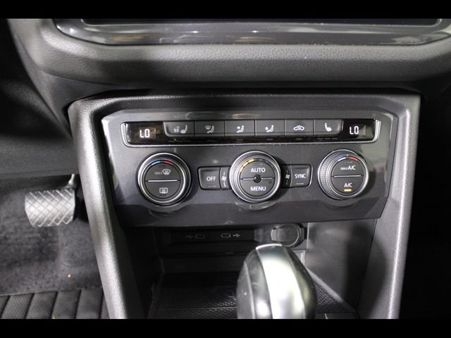 Used 2021 Volkswagen Tiguan SEL AWD/4WD image 28
