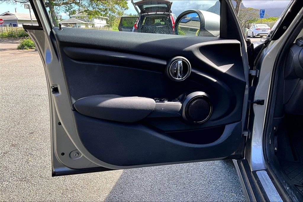 Used 2024 MINI Cooper 4-Door Hardtop image 18