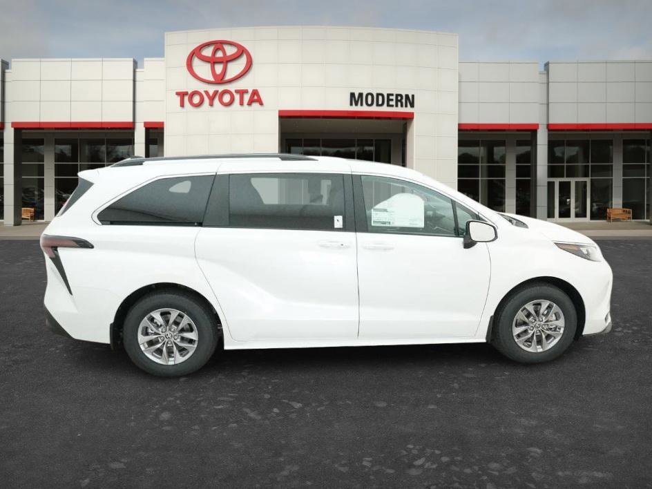 New 2026 Toyota Sienna XLE FWD image 12