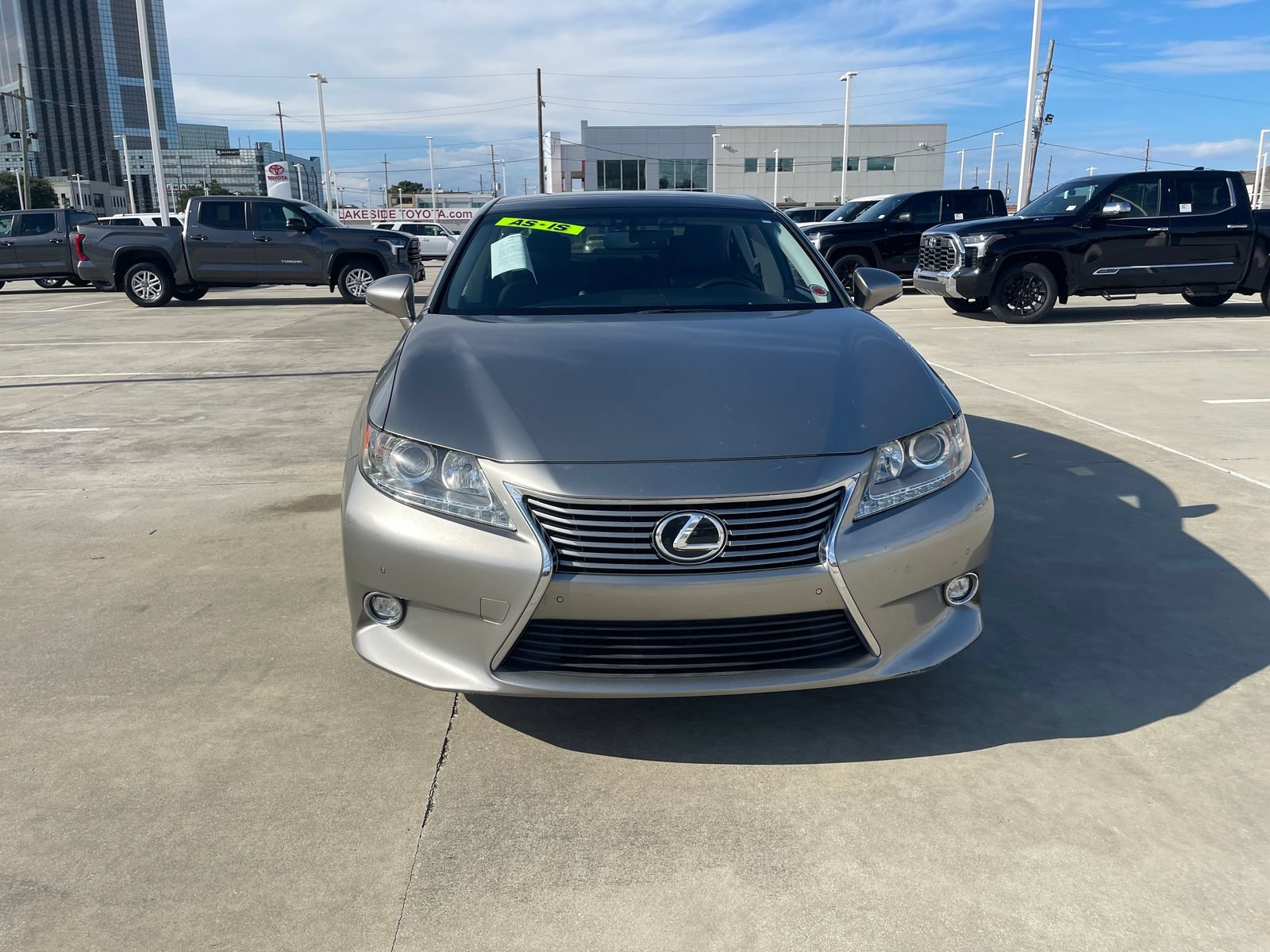 Used 2015 Lexus ES 350 w/ Ultra Luxury Package FWD image 9