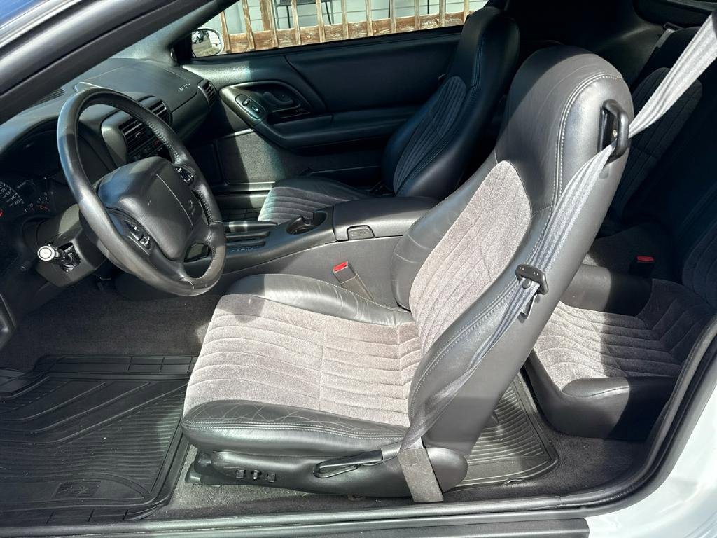 Used 2000 Chevrolet Camaro Z28 w/ SS Performance/Appearance Pkg image 5