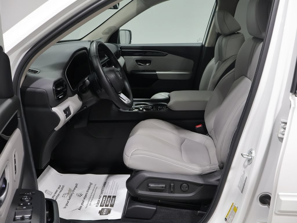 Used 2025 Honda Pilot Touring image 10